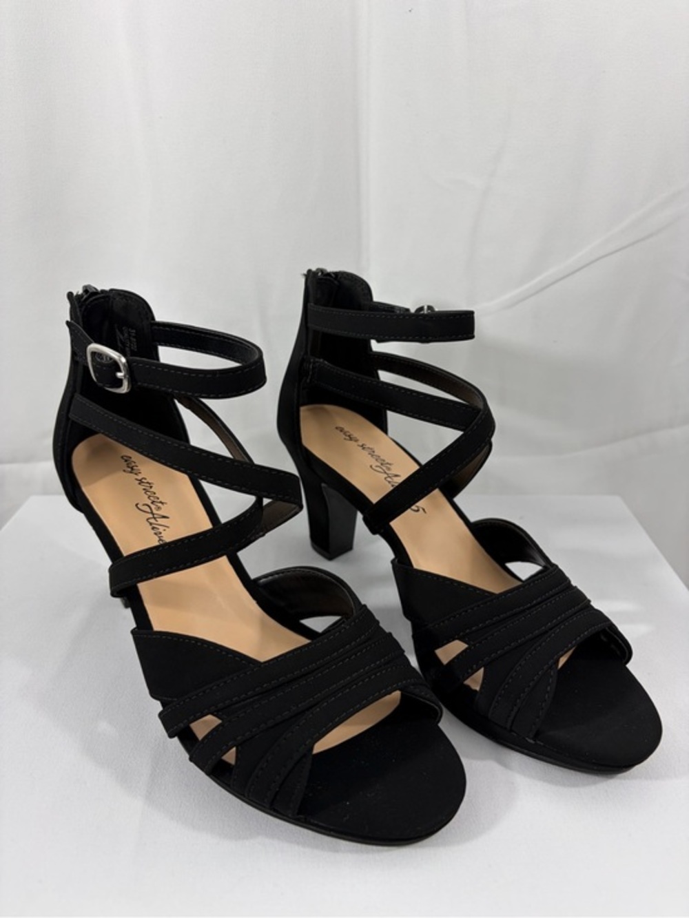 NWT Easy Street Women’s Size 7W Strappy Black Heels